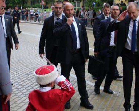 Вижте на кого козирува президентът!