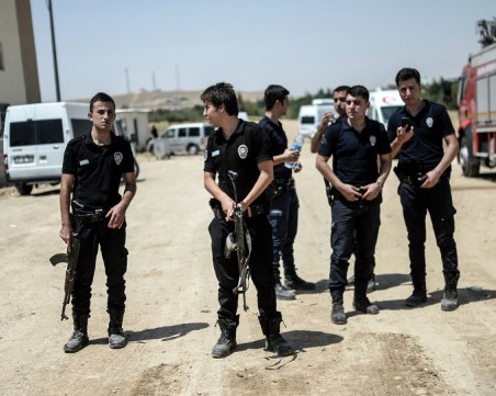 Турция залови нова вълна мигранти край границата ни