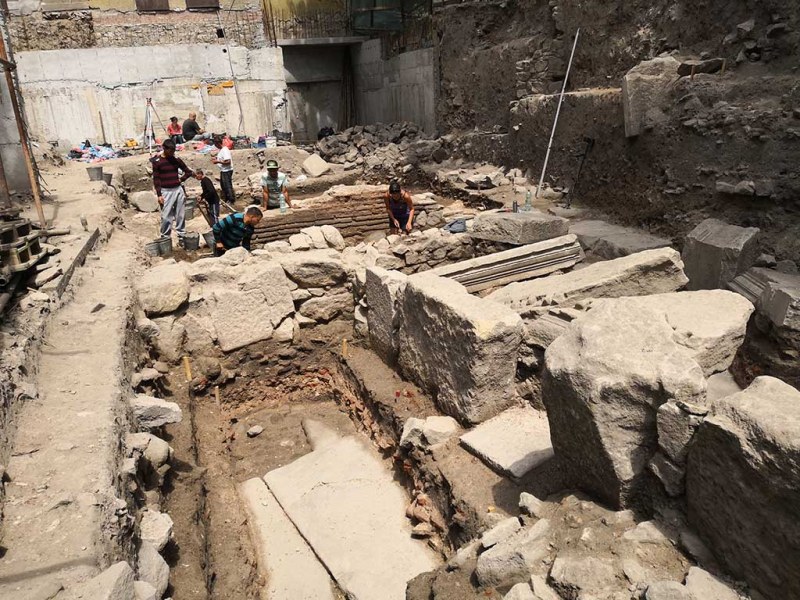 Безценна триумфална арка, през която са минавали императори, откриха в Пловдив СНИМКИ
