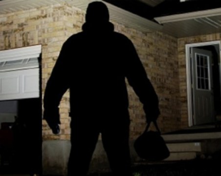 Бум на кражбите по празниците в Пловдив! Мъж се прости с 15 бона, злато и техника