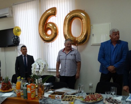 Пенсионираха шефа на 5-то районно в Пловдив навръх 60-годишнината му СНИМКИ