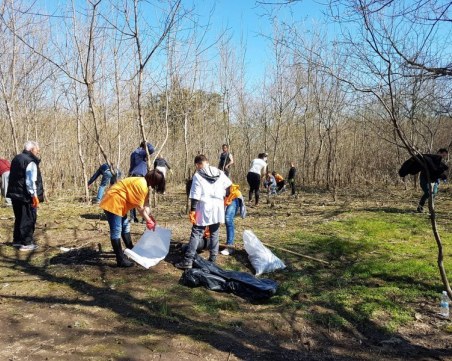 Продължава почистването на Ботаническата градина в Пловдив