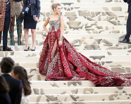 Звeздите надминаха себе си по пищност на годишният бал Met Gala