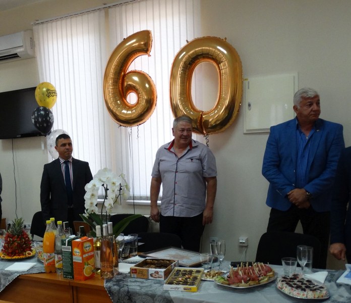 Пенсионираха шефа на 5-то районно в Пловдив навръх 60-годишнината му СНИМКИ