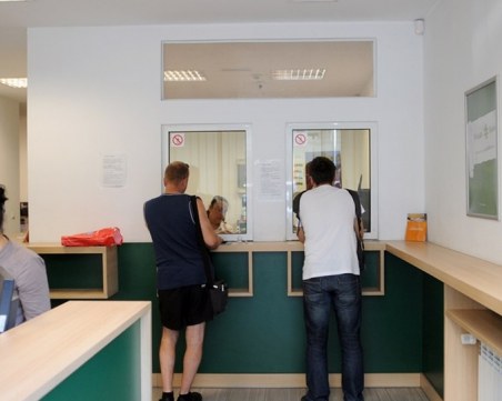 Банките у нас масово вдигат таксите