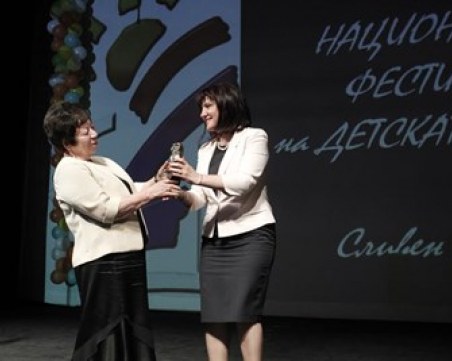 Божана Апостолова получи награда за цялостен принос