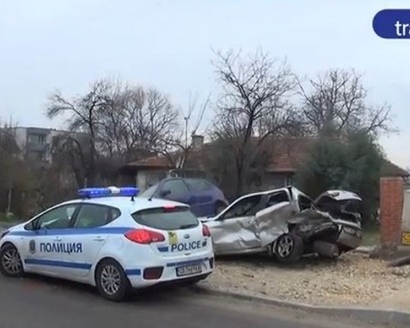 Кьоркитюк пияна се заби в паркирана кола, дрегерът отчел над 3 промила