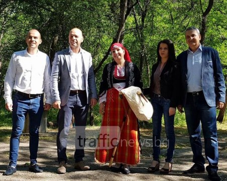 Народен събор в Пловдив на народни цени! Виевската фолк група оглася Лаута ВИДЕО и ПРОГРАМА