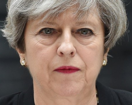 Оксфорд свали Тереза Мей от стената си