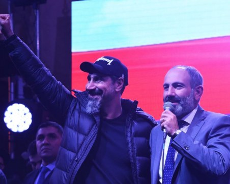 Вокалистът на System of a Down приветства новия арменски премиер