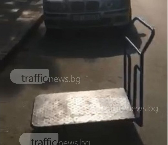 Куриерска фирма си маркира място за паркиране в Пловдив с... палетна количка ВИДЕО