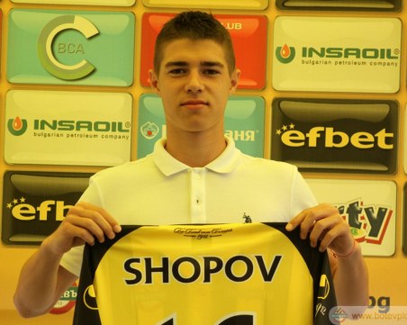 16-годишен талант подписа първи договор с Ботев