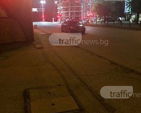 Баровец паркира по средата на улицата и… отиде да вечеря СНИМКИ