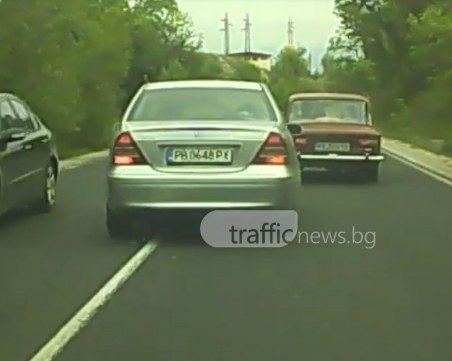 Поредно рисково изпреварване! Пловдивчанин се размина на косъм от инцидент ВИДЕО