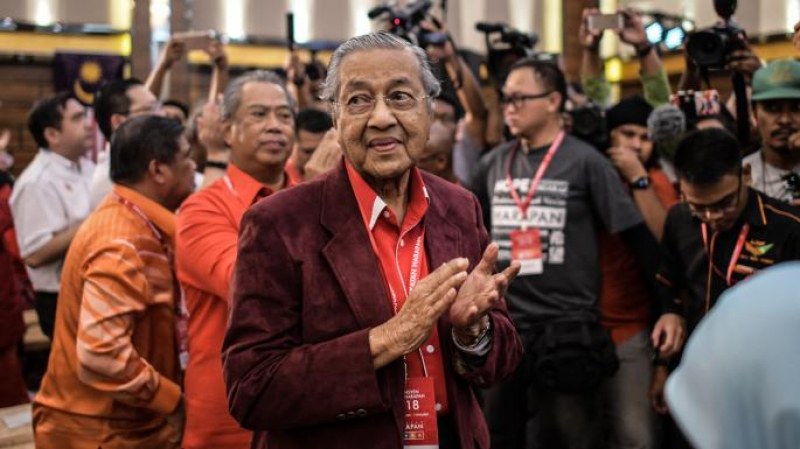 92-годишен ветеран поема властта в Малайзия