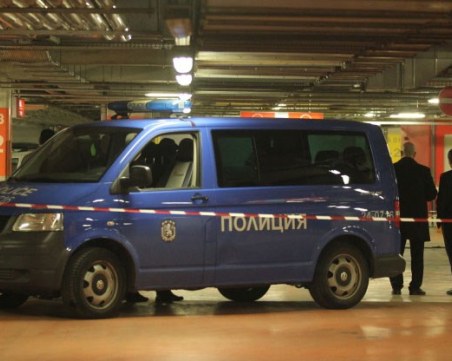 Бандит, облечен като охранител, задигна 450 000 лева от хипермаркет