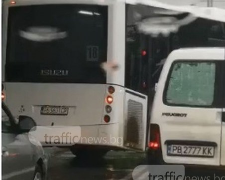 По-безумна маневра не сте виждали! Какво заслужава този шофьор на автобус 18? ВИДЕО