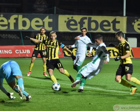 Ботев играе за честта си и за...Левски