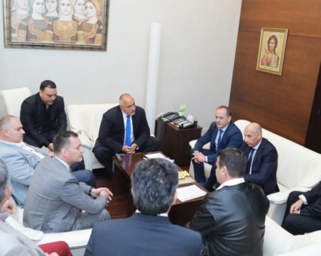 Ден преди да дойде в Пловдив, премиерът застана зад българските превозвачи, те благодарят