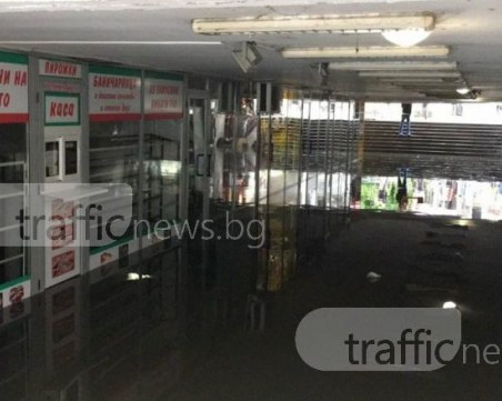 Над сто сгради и магазини са били наводнени след бурята в Пловдив