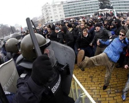 Повече бити полицаи от граждани, отколкото обратното, показва проучване