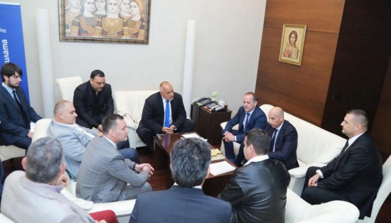 Ден преди да дойде в Пловдив, премиерът застана зад българските превозвачи, те благодарят