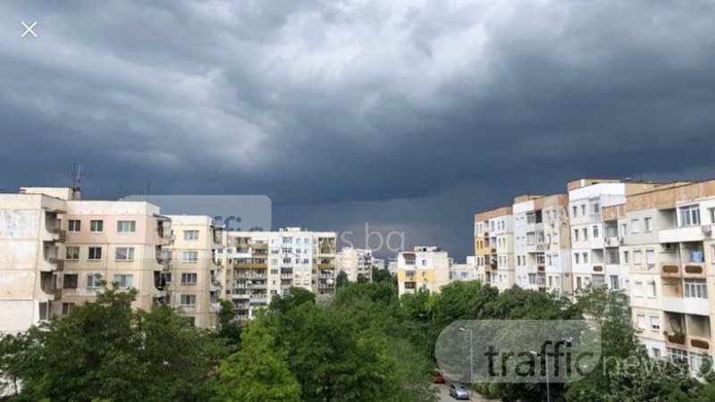 Мощен град се изсипва на магистралата, силен дъжд зачатка над Пловдив ВИДЕО+СНИМКИ