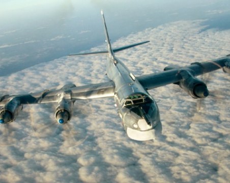 Американски изтребители прихванаха руски бомбардировачи над Аляска