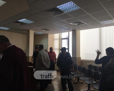 Доведоха с белезници в съда шефовете на Здравната каса ВИДЕО+СНИМКИ