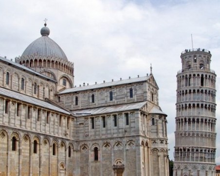 Разбраха защо наклонената кула в Пиза оцелява при земетресения