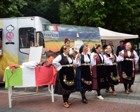 Руска кухня днес в Пловдив! Време е за пирожки и казачок