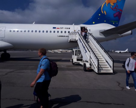 Самолет кацна извънредно на летище София