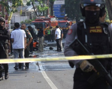 Десет души са ранени при нов атентат в Индонезия