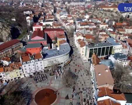 Нов вид просяци заля Пловдив, властите не могат да ги идентифицират ВИДЕО