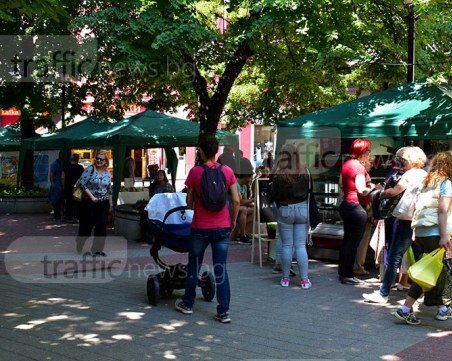 Ордьоври, поркета и сладки изкушения в първия ден на 