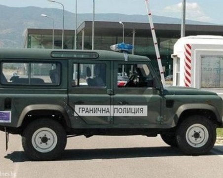 Спипаха БМВ с контрабандна валута на границата, пробутаха 500 евро подкуп на митничар