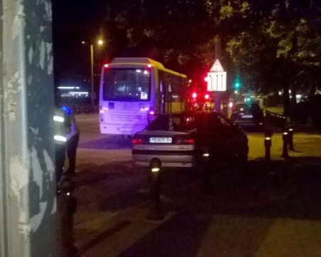 Верижно меле с автобус в центъра на Пловдив СНИМКИ