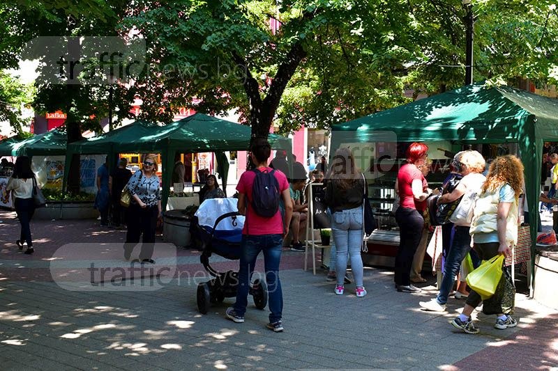 Ордьоври, поркета и сладки изкушения в първия ден на 