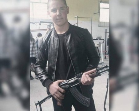 Абитуриентът, който се появи на изпращането си с автомат “Калашников“, е охрана в местен бар СНИМКА