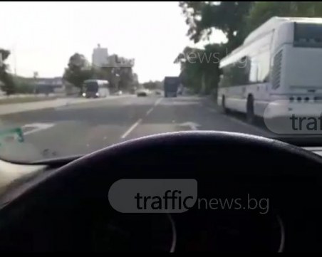 Бързи и яростни! Тир и автобус си спретнаха състезание по пловдивски булевард ВИДЕО