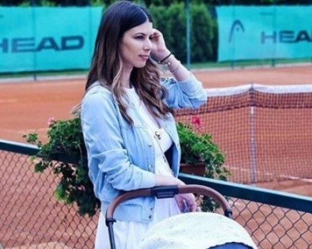 Цвети Пиронкова показа корта на сина си