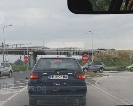 Задача с повишена трудност! Кой ще мине пръв на Околовръстното на Пловдив? СНИМКИ