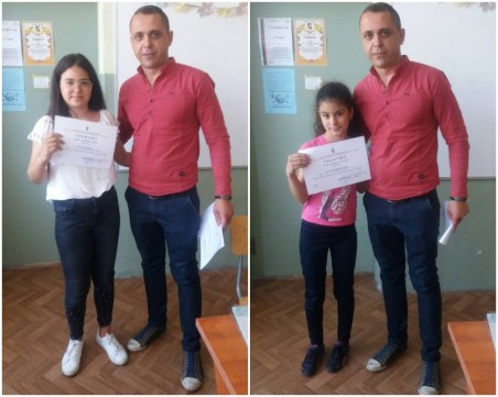 Браво! Ученички намериха портфейл с пари, ръкуват се с полицейски шеф