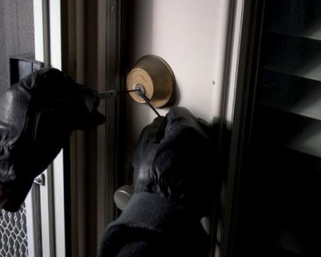 Крадци нападнаха домовете на пловдивчани, 5000 лева пък за задигнати от микробус