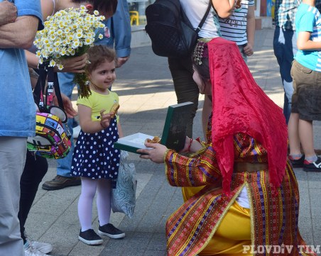 Пловдивчани се нахвърлиха на одрински джигер, тулумбички и султански шербет СНИМКИ