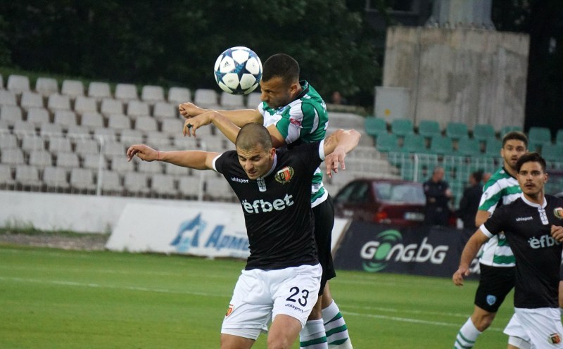 Локо остава в играта за Европа след минимална загуба във Варна