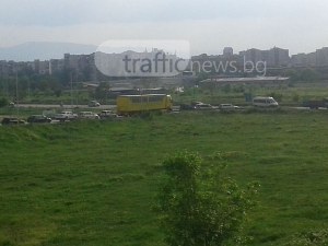 Закъсал тир блокира обходния път на Пловдив