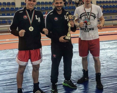 Фенове на Локо и ЦСКА в зрелищен сблъсък в Колодрума