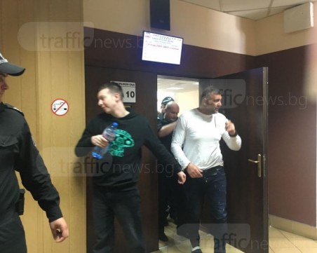 Масови отводи в Окръжен съд по делото на Райфъла