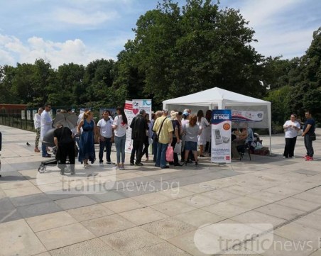 Опашка за мерене на кръвно налягане се изви в центъра на Пловдив СНИМКИ